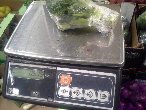 Első versenyző: 535 grammos brokkoli - Fotó: Mindenár.hu